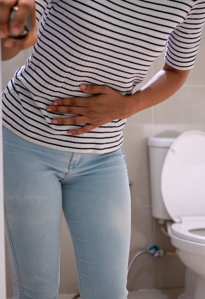 Mujer con dolor abdominal sintoma de cancer de colon en Mexico